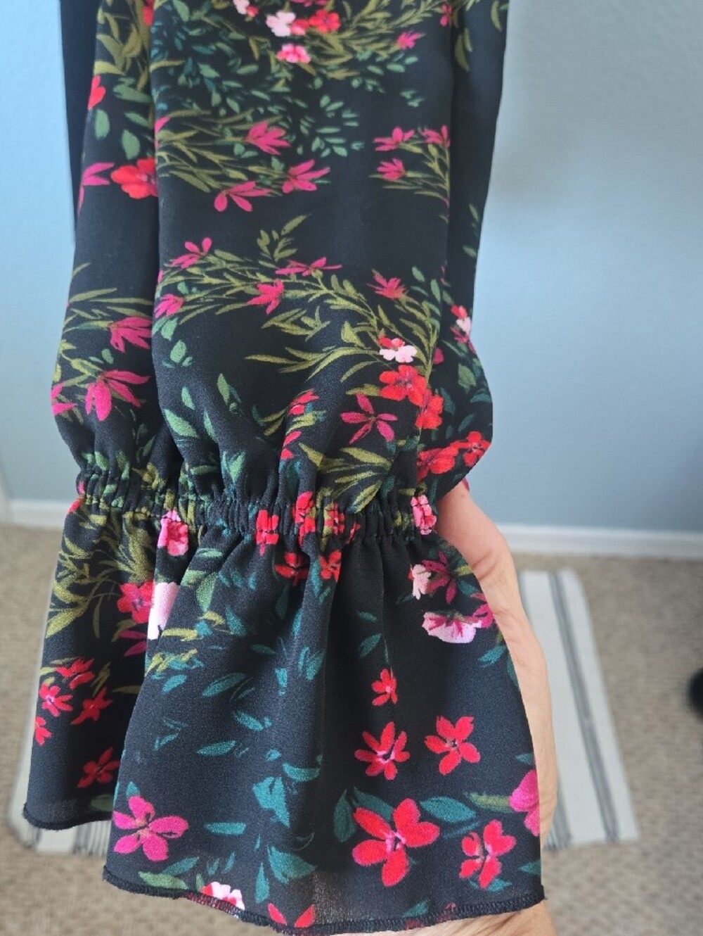 CECE Floral Print Long Sleeve Mixed Media Mock Neck Knit Top Sz Medium Black - Picture 5 of 10